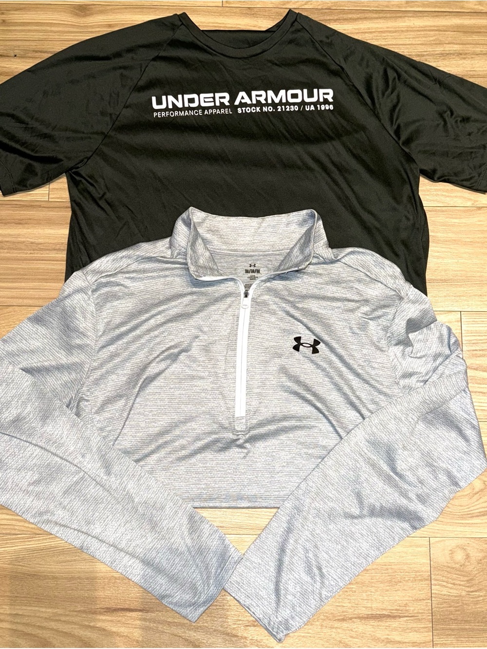 Under Armour Light Gray Heather Quarter-Zip & Dark Green TEE MED MENS LOT OF 2